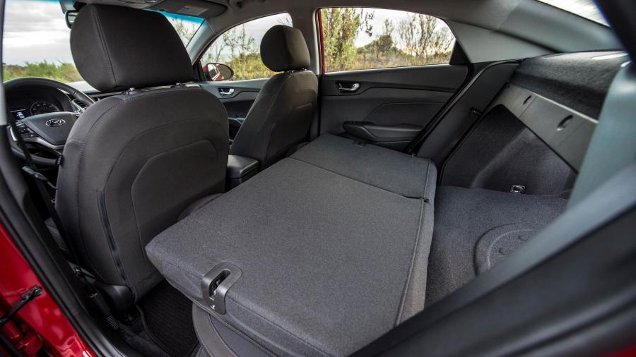 Интерьер Hyundai Accent 2017 года  (NA) (фото 28 из 63)
